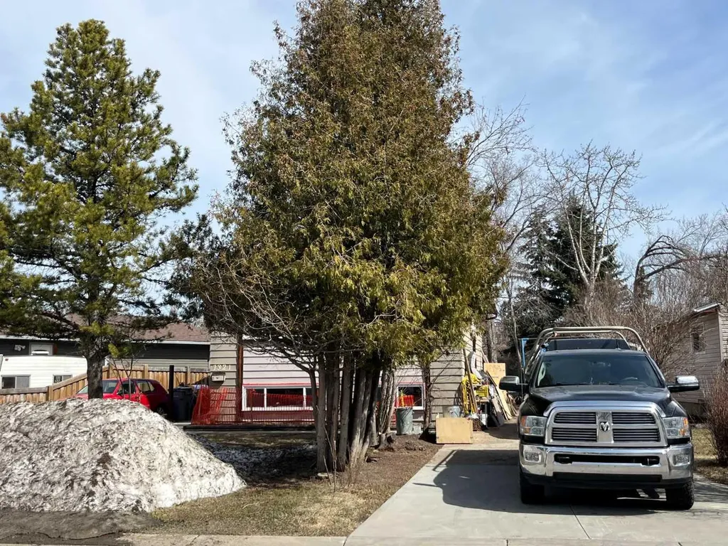 7321 99 Street Grande Prairie AB T8V 4Y1