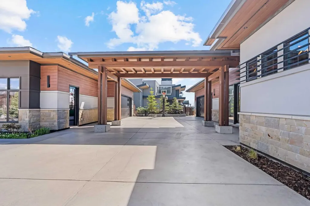 315 Aspen Ridge Place SW Calgary AB T3H 1T2