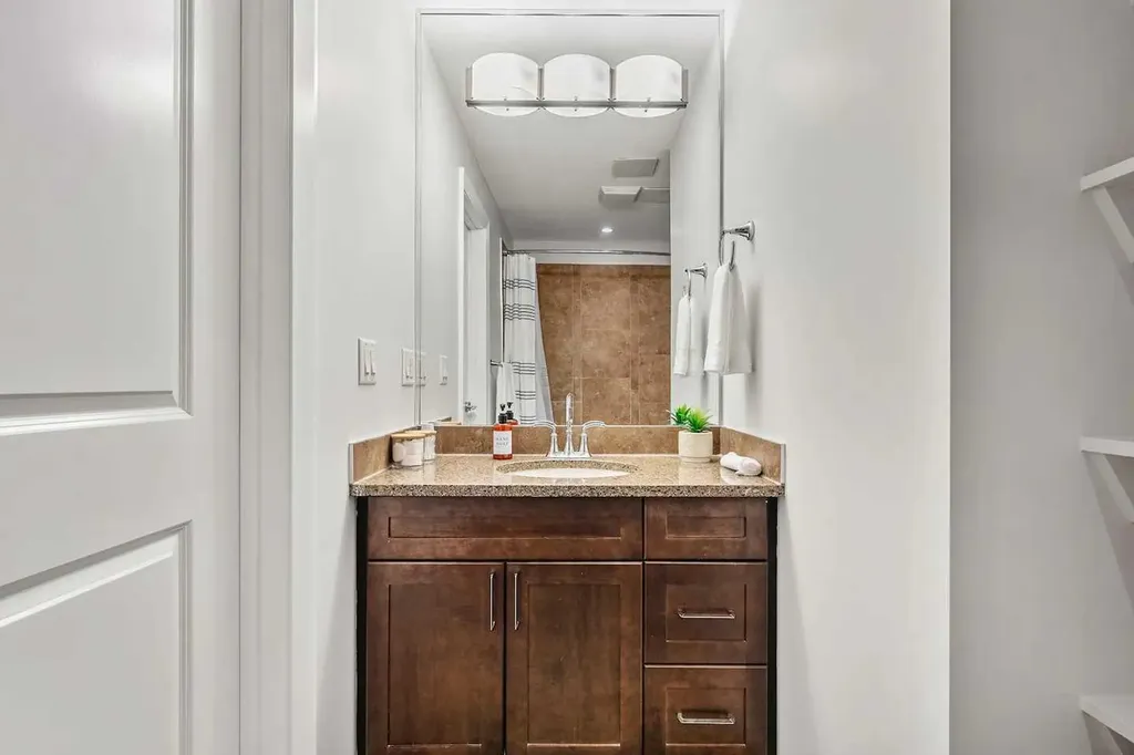 211 13 Avenue SE Calgary AB T2G 1E1