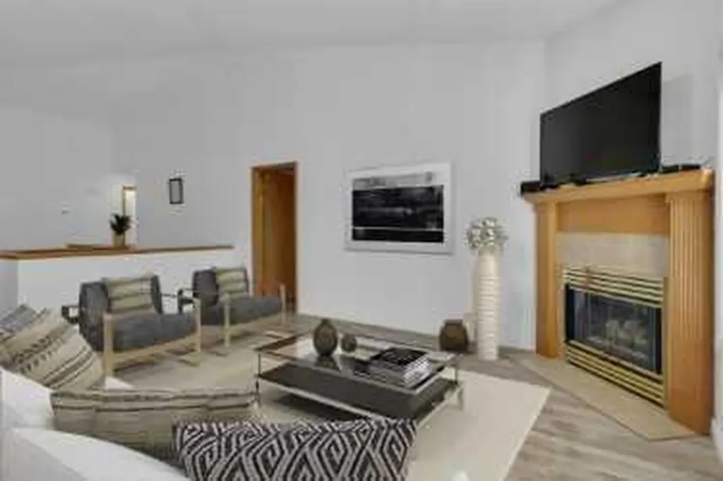 119 Edgepark Villas NW Calgary AB T3A 3S2
