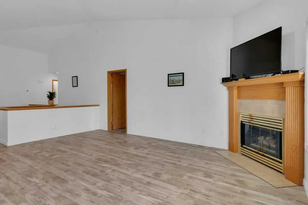 119 Edgepark Villas NW Calgary AB T3A 3S2