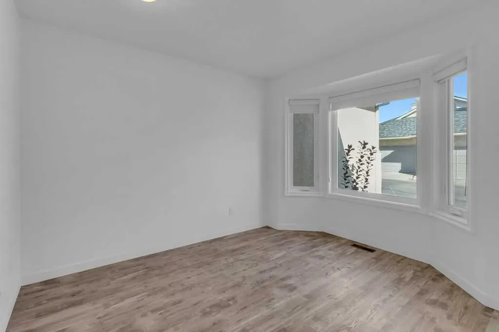 119 Edgepark Villas NW Calgary AB T3A 3S2