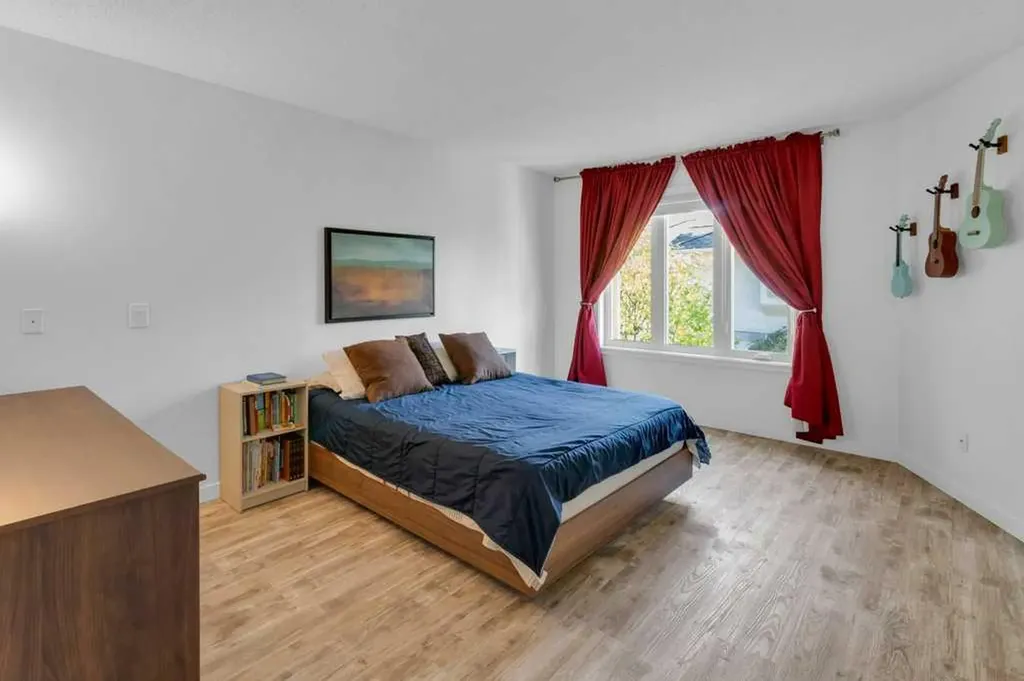 119 Edgepark Villas NW Calgary AB T3A 3S2