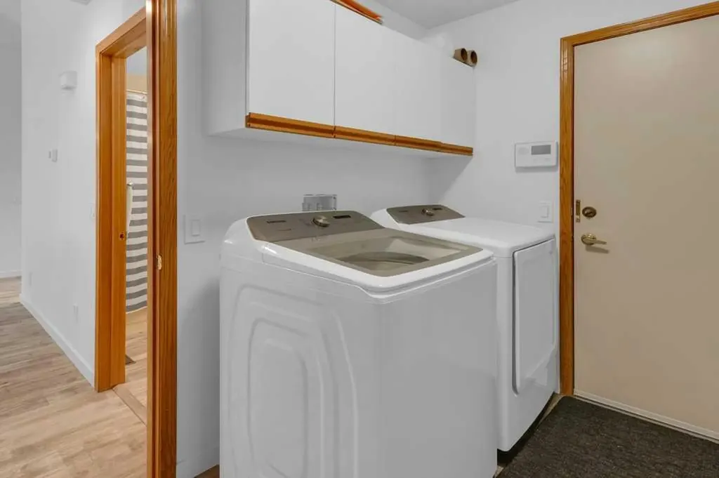 119 Edgepark Villas NW Calgary AB T3A 3S2