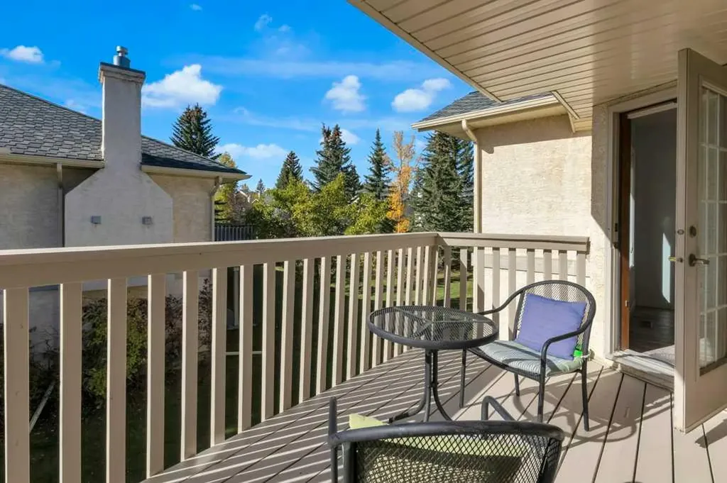 119 Edgepark Villas NW Calgary AB T3A 3S2