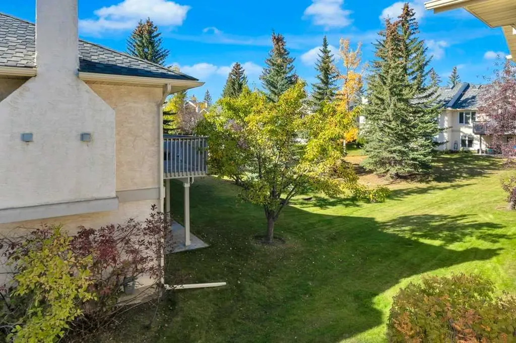 119 Edgepark Villas NW Calgary AB T3A 3S2