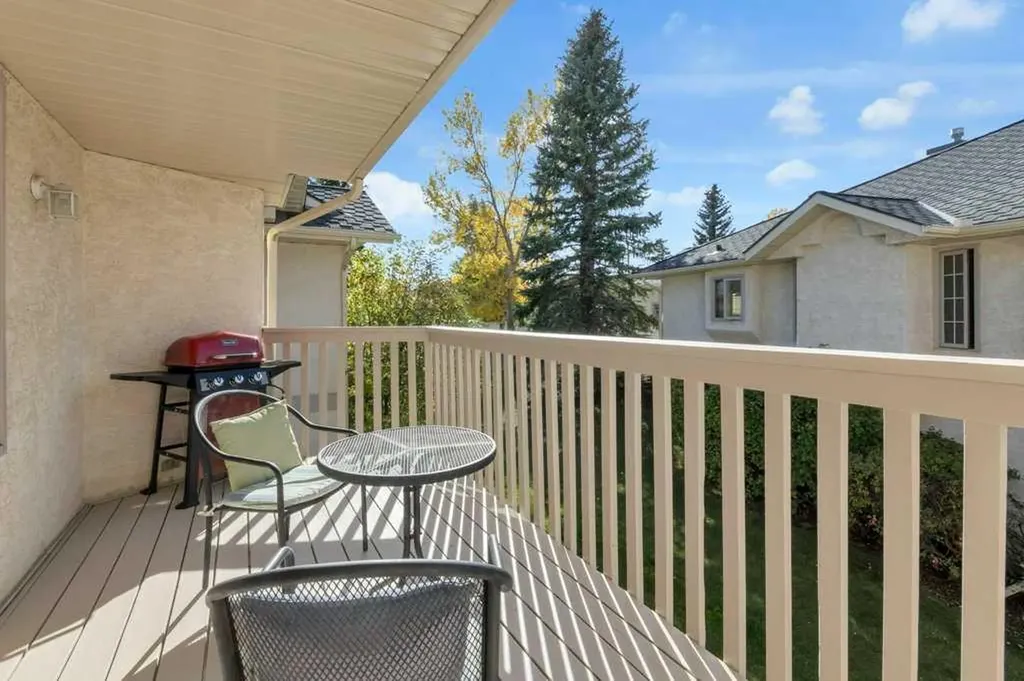 119 Edgepark Villas NW Calgary AB T3A 3S2
