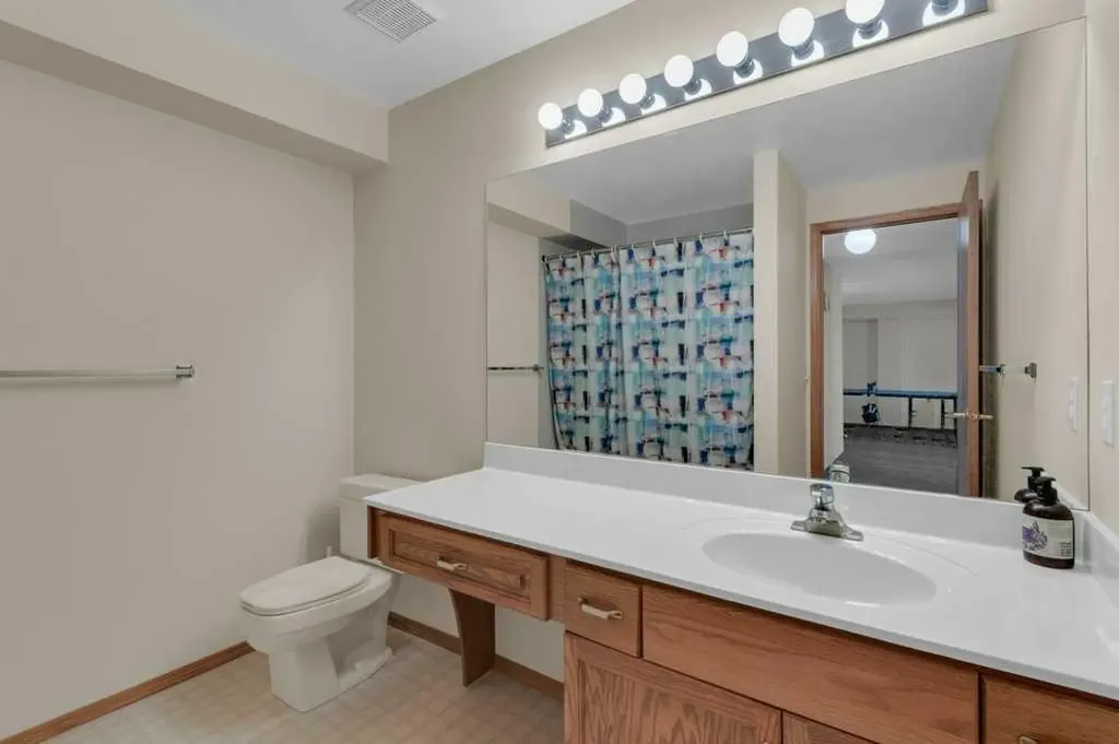 119 Edgepark Villas NW Calgary AB T3A 3S2