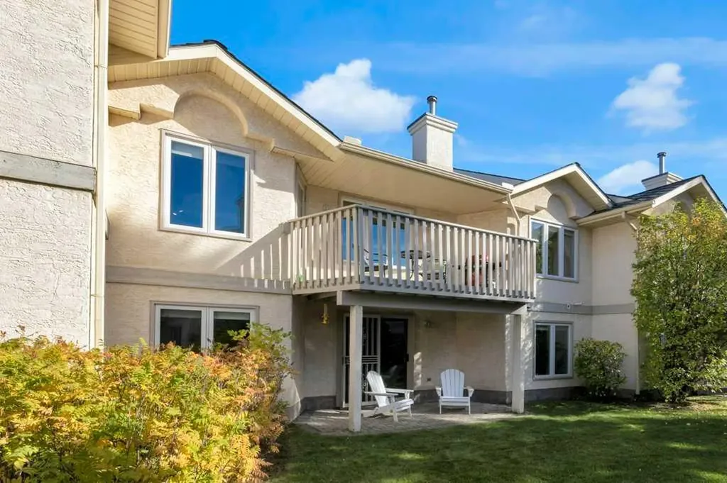 119 Edgepark Villas NW Calgary AB T3A 3S2