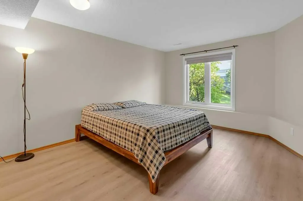 119 Edgepark Villas NW Calgary AB T3A 3S2