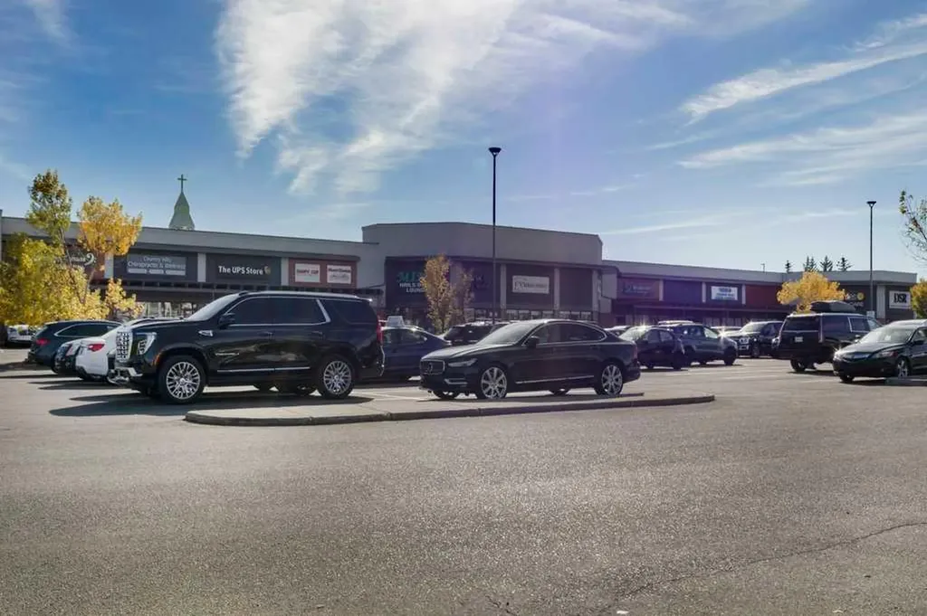 119 Edgepark Villas NW Calgary AB T3A 3S2