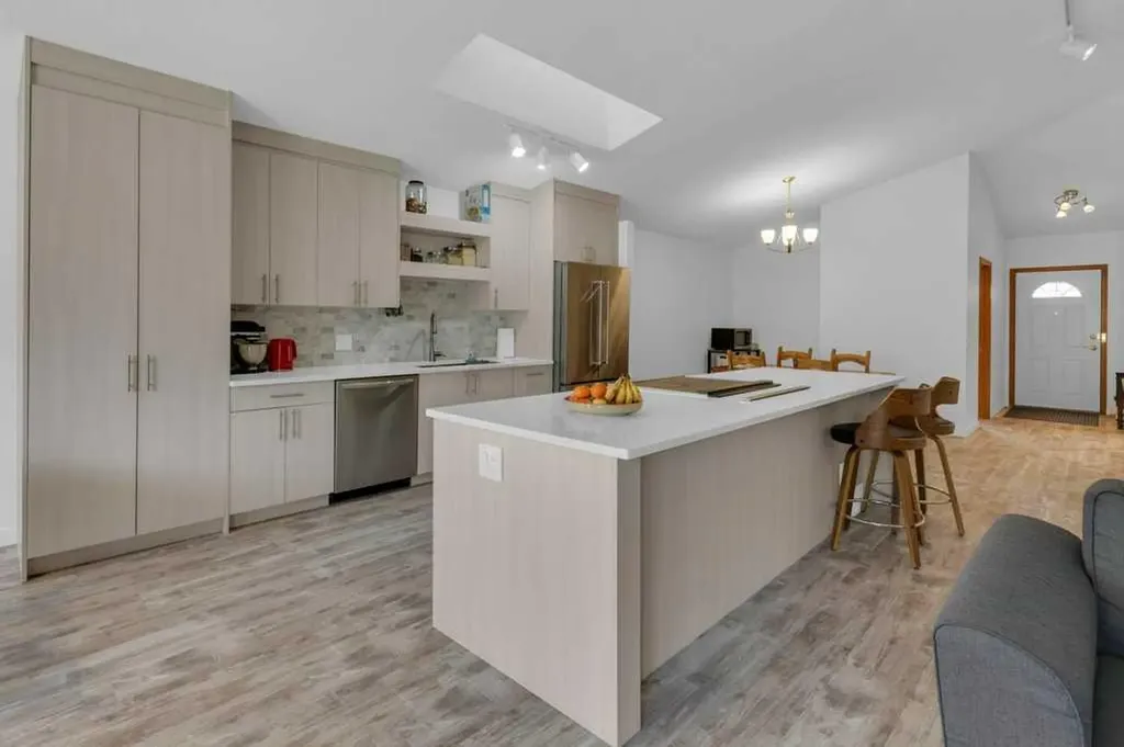 119 Edgepark Villas NW Calgary AB T3A 3S2