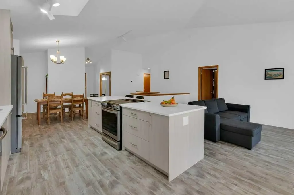 119 Edgepark Villas NW Calgary AB T3A 3S2