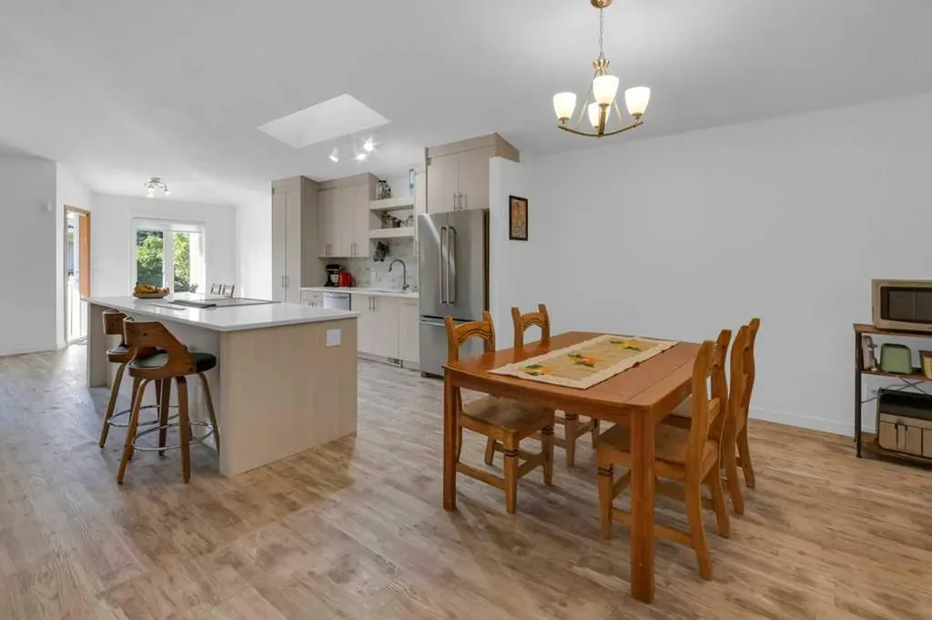 119 Edgepark Villas NW Calgary AB T3A 3S2