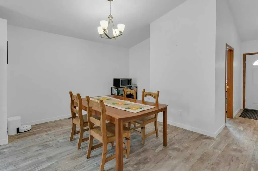119 Edgepark Villas NW Calgary AB T3A 3S2