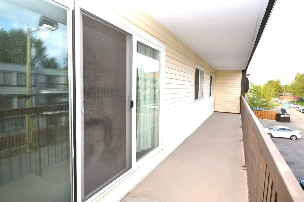 635 56 Avenue SW Calgary AB T2V0G9