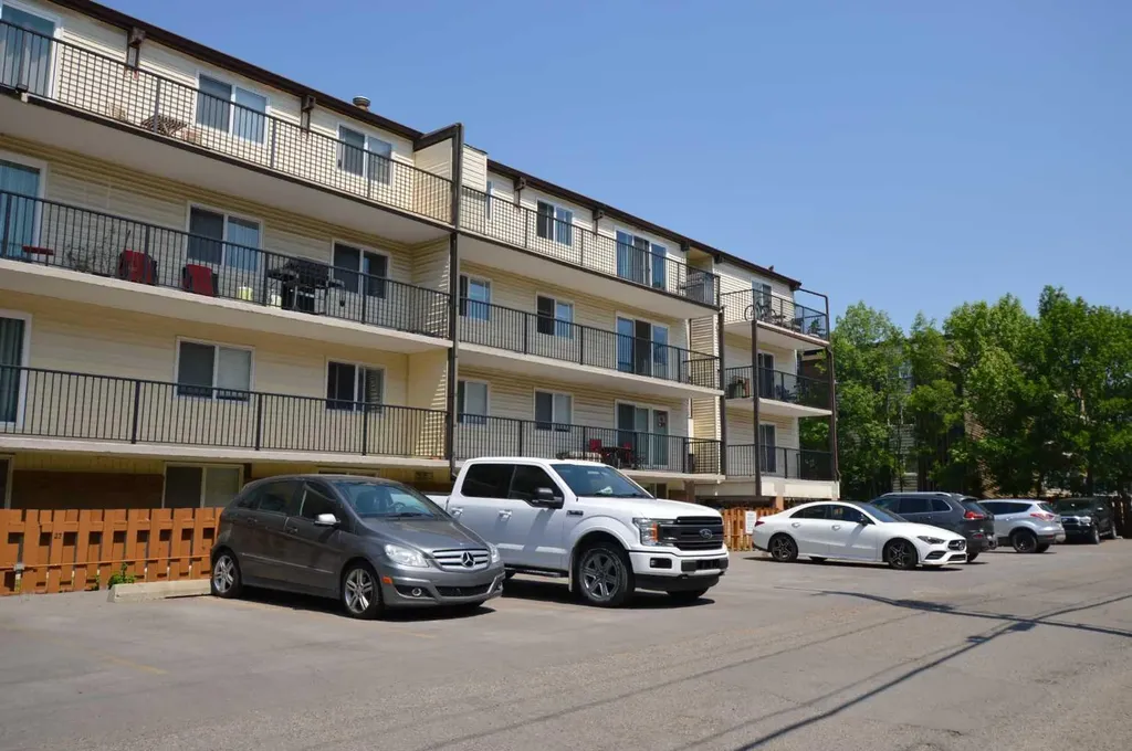 635 56 Avenue SW Calgary AB T2V0G9