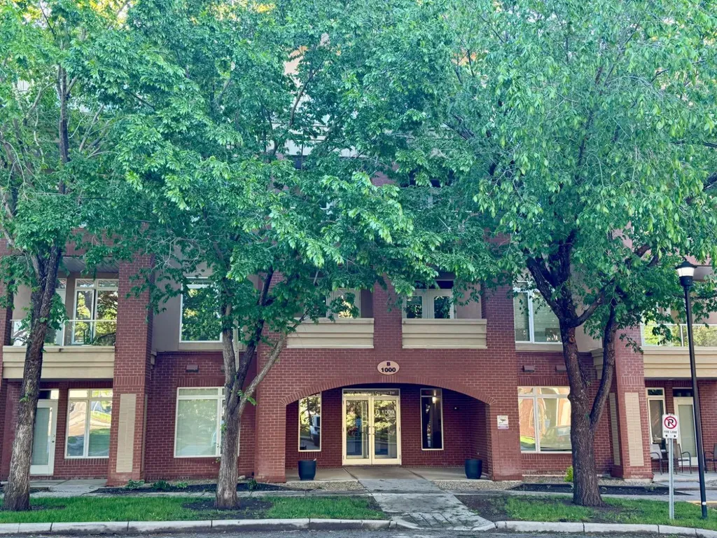 24 Hemlock Crescent SW Calgary AB T3C 2Z1