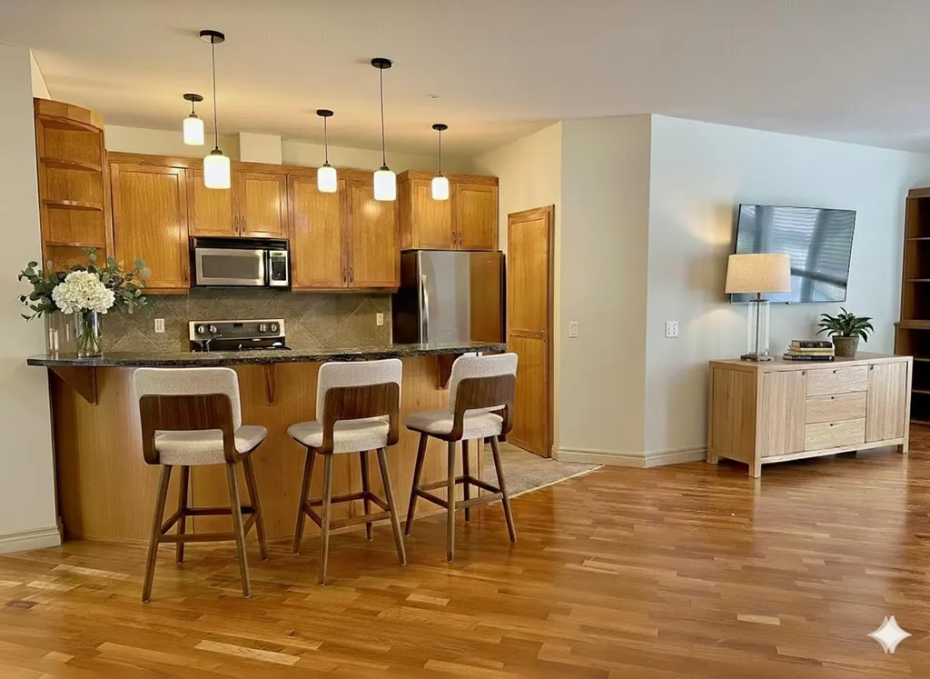 24 Hemlock Crescent SW Calgary AB T3C 2Z1