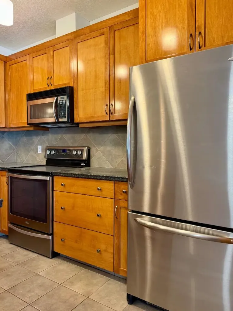 24 Hemlock Crescent SW Calgary AB T3C 2Z1