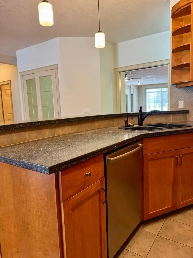 24 Hemlock Crescent SW Calgary AB T3C 2Z1
