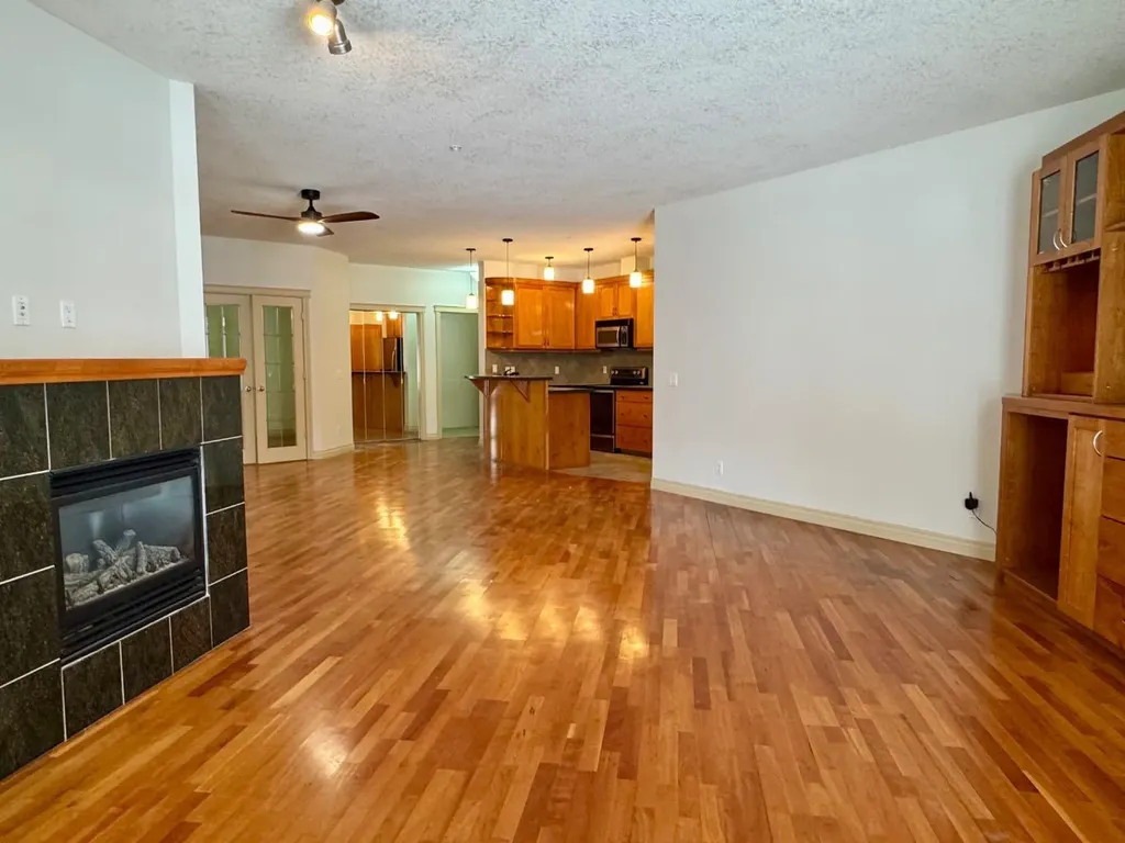 24 Hemlock Crescent SW Calgary AB T3C 2Z1