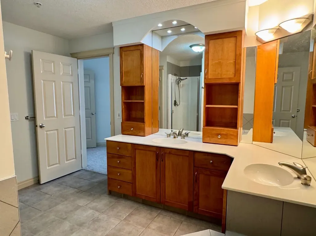 24 Hemlock Crescent SW Calgary AB T3C 2Z1