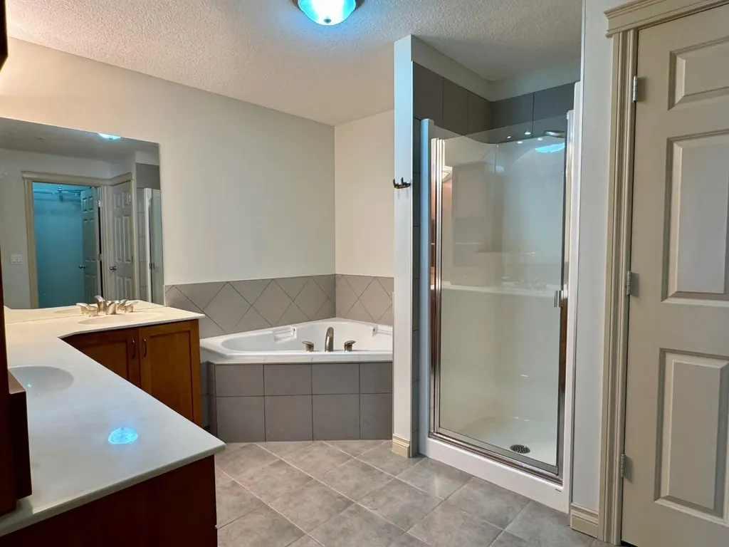 24 Hemlock Crescent SW Calgary AB T3C 2Z1