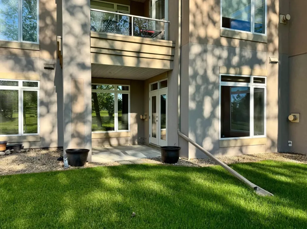 24 Hemlock Crescent SW Calgary AB T3C 2Z1