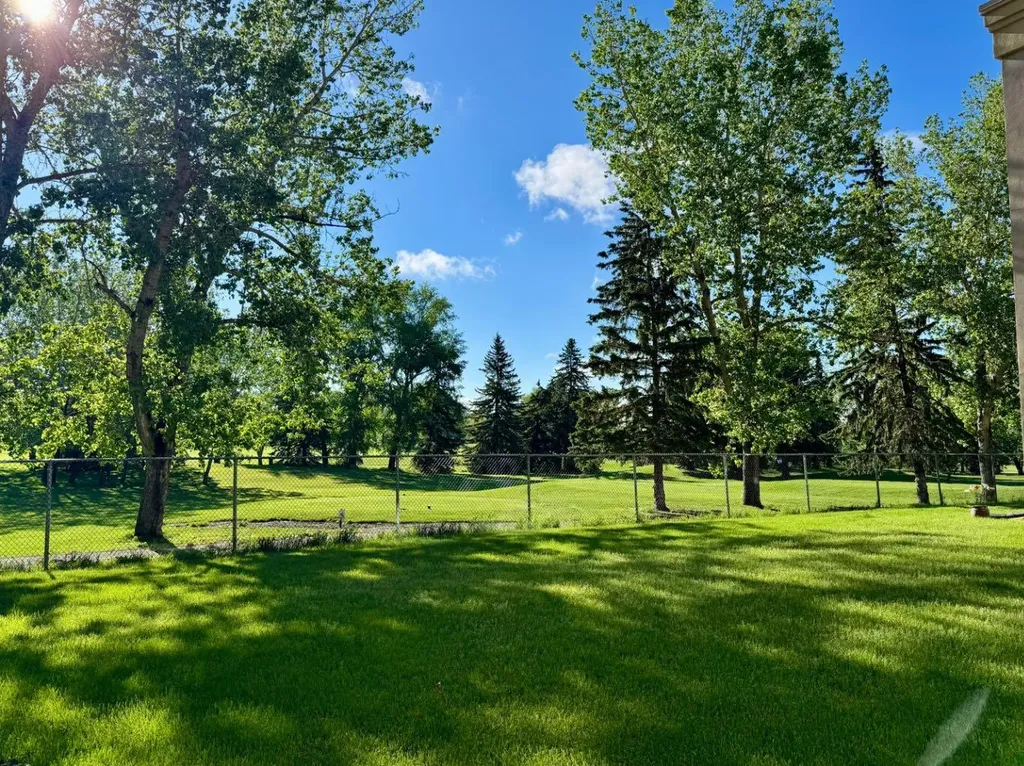 24 Hemlock Crescent SW Calgary AB T3C 2Z1