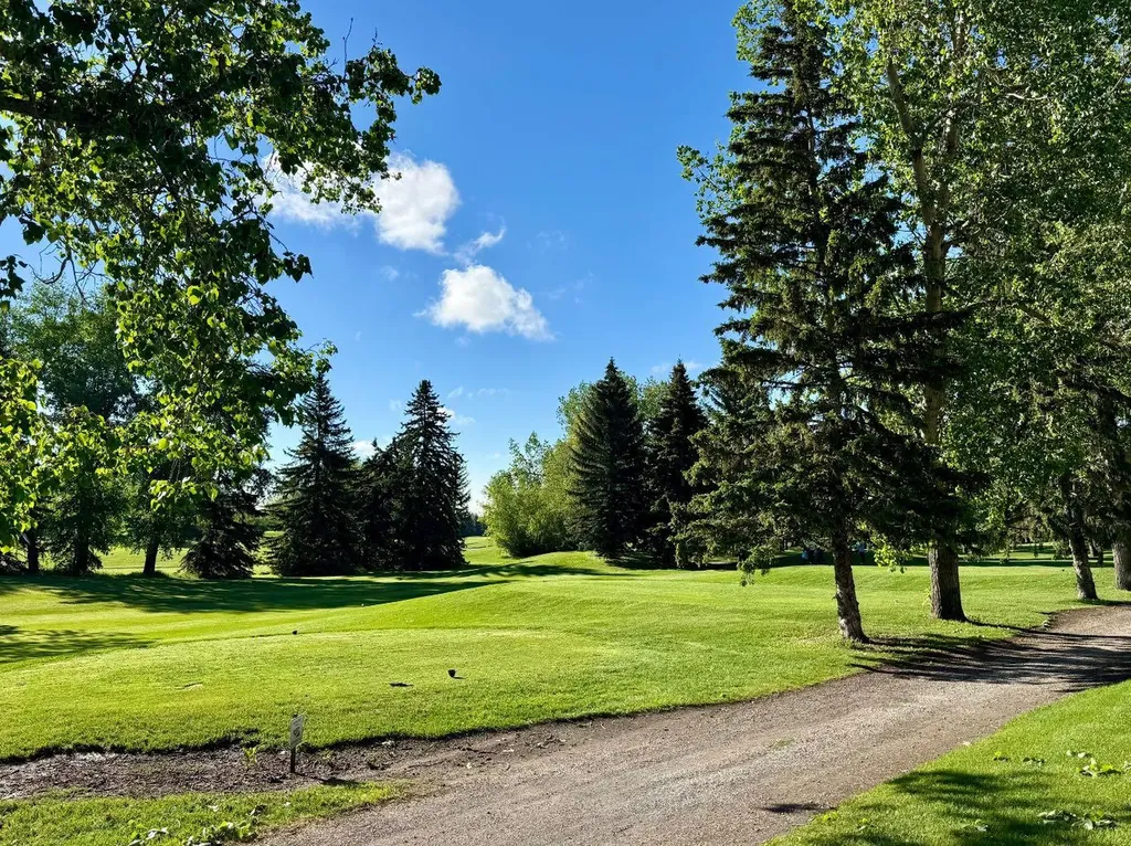 24 Hemlock Crescent SW Calgary AB T3C 2Z1