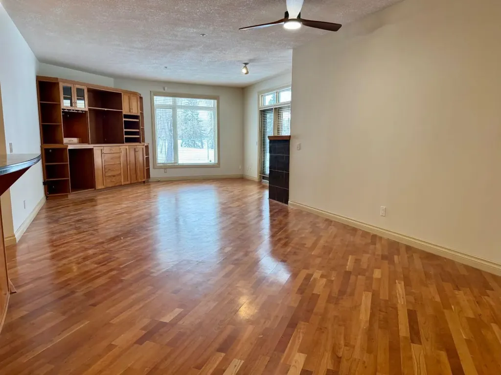 24 Hemlock Crescent SW Calgary AB T3C 2Z1