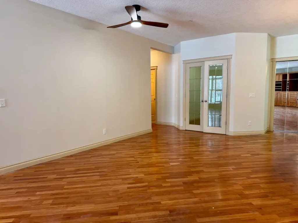24 Hemlock Crescent SW Calgary AB T3C 2Z1