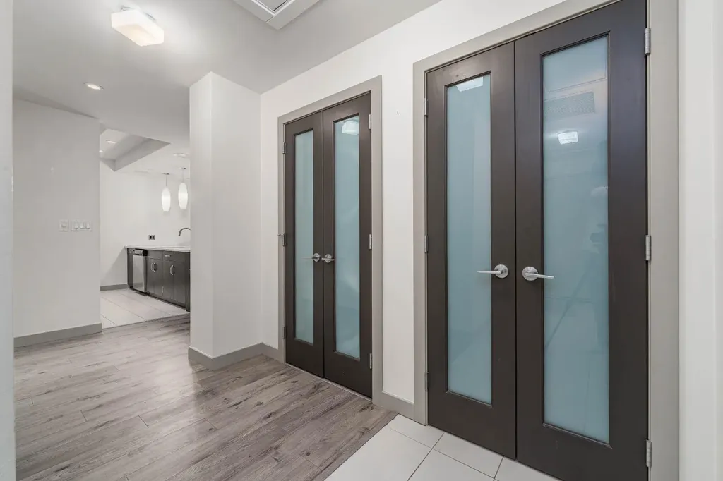 530 12 Avenue SW Calgary AB T2R 0B1