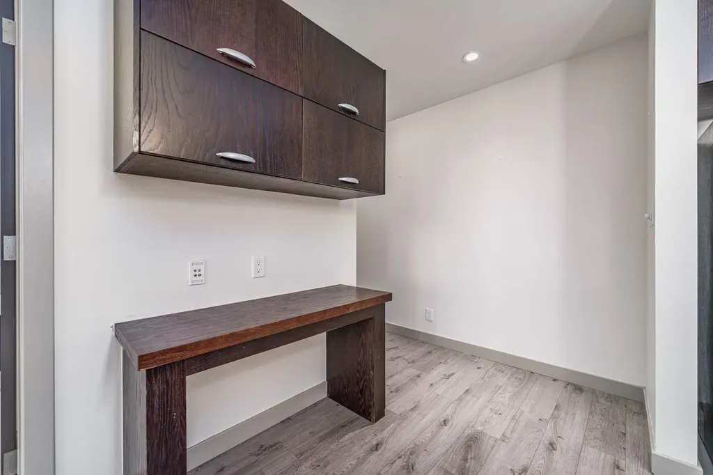 530 12 Avenue SW Calgary AB T2R 0B1