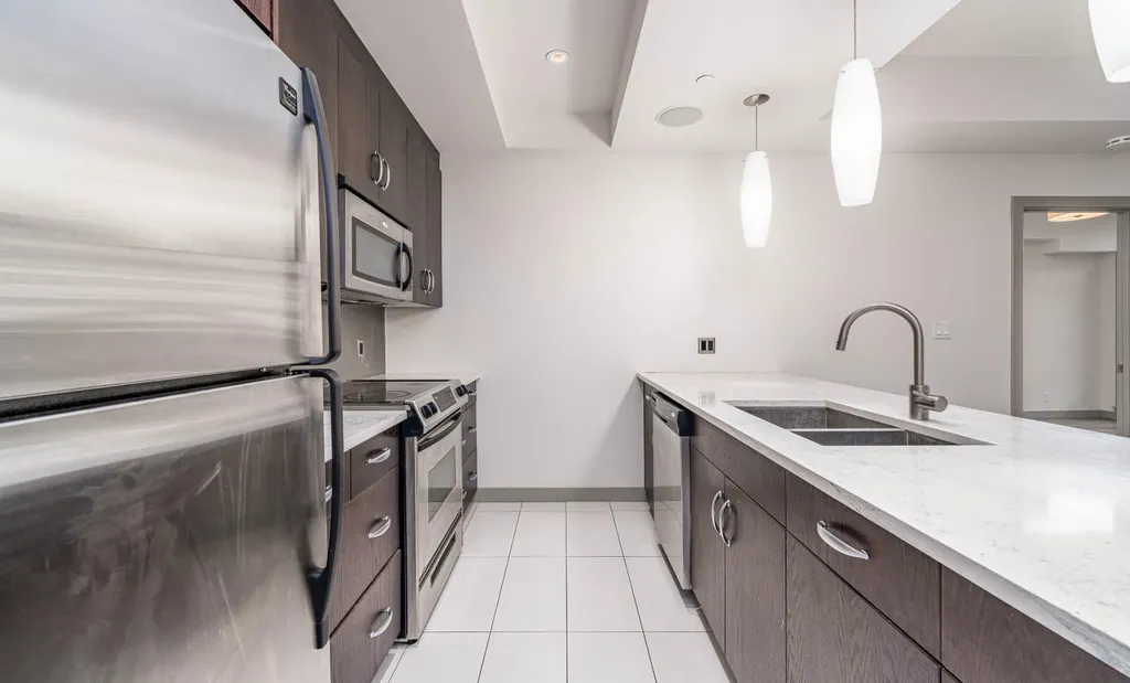 530 12 Avenue SW Calgary AB T2R 0B1