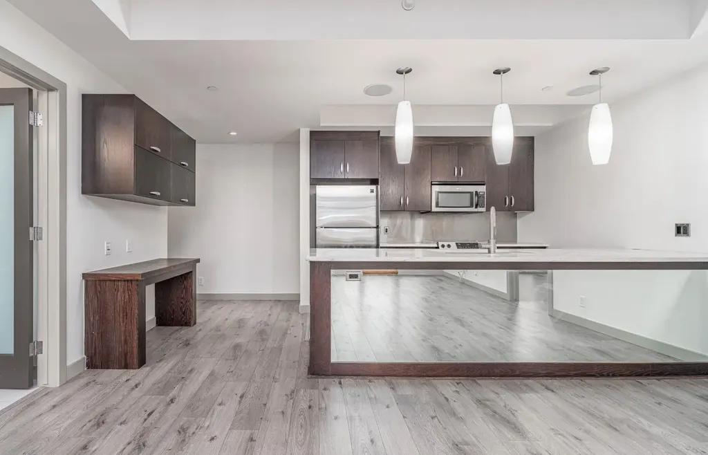 530 12 Avenue SW Calgary AB T2R 0B1