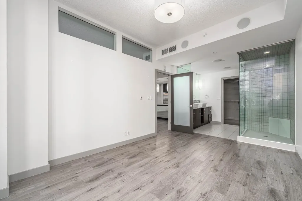 530 12 Avenue SW Calgary AB T2R 0B1