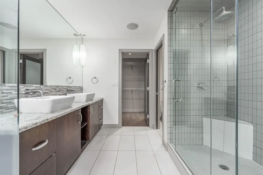 530 12 Avenue SW Calgary AB T2R 0B1