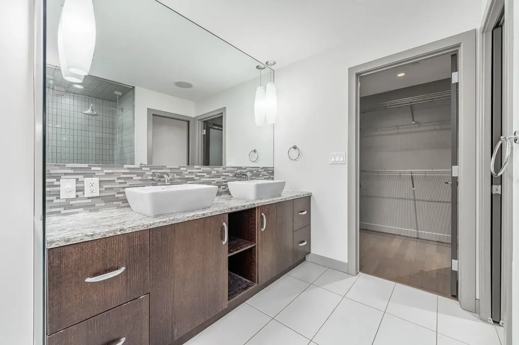 530 12 Avenue SW Calgary AB T2R 0B1