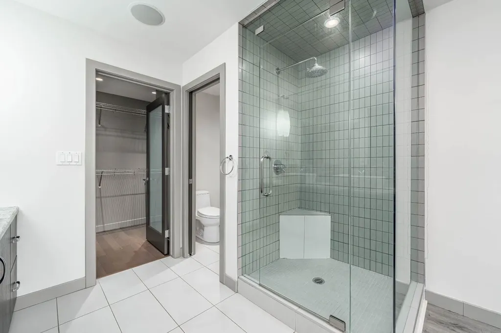 530 12 Avenue SW Calgary AB T2R 0B1