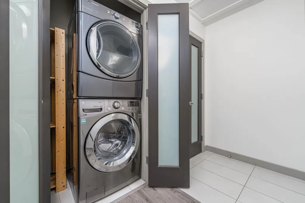 530 12 Avenue SW Calgary AB T2R 0B1
