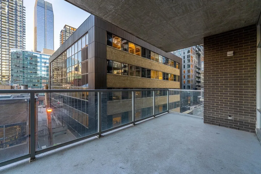 530 12 Avenue SW Calgary AB T2R 0B1