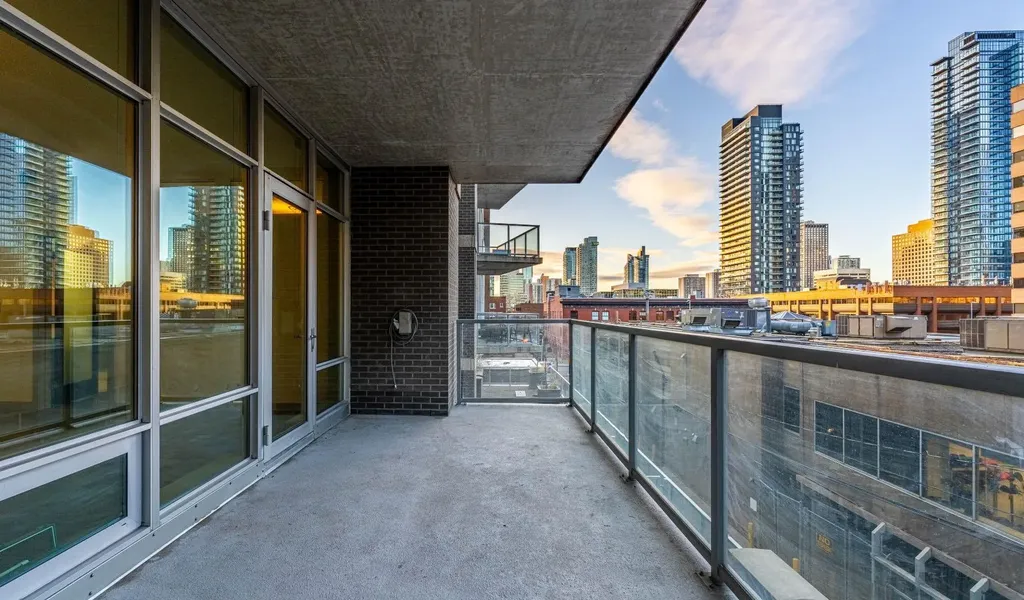 530 12 Avenue SW Calgary AB T2R 0B1