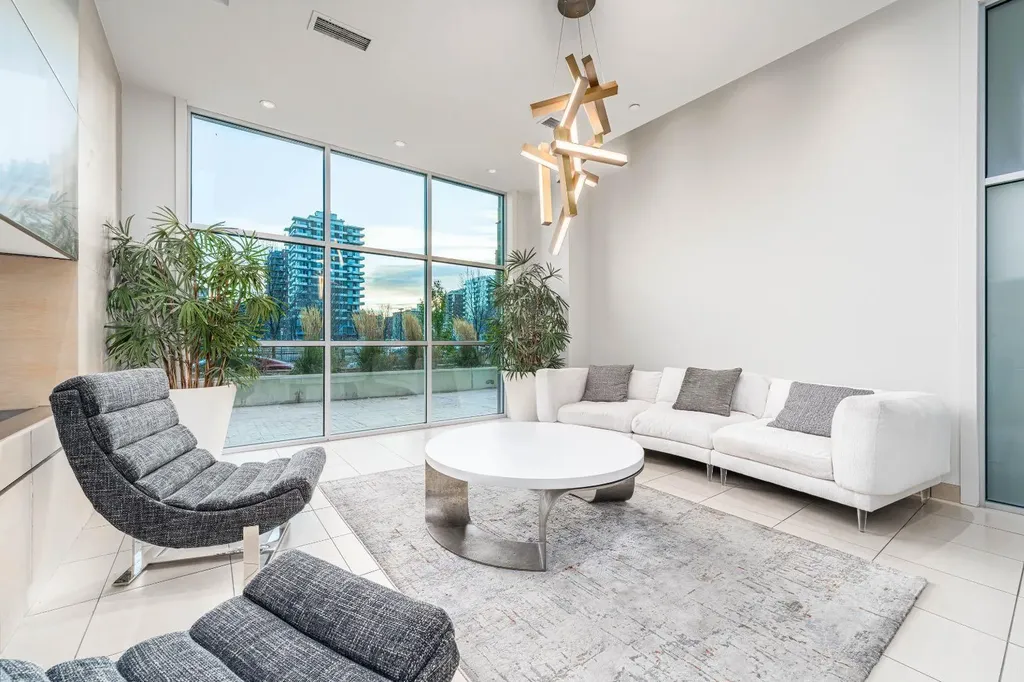 530 12 Avenue SW Calgary AB T2R 0B1
