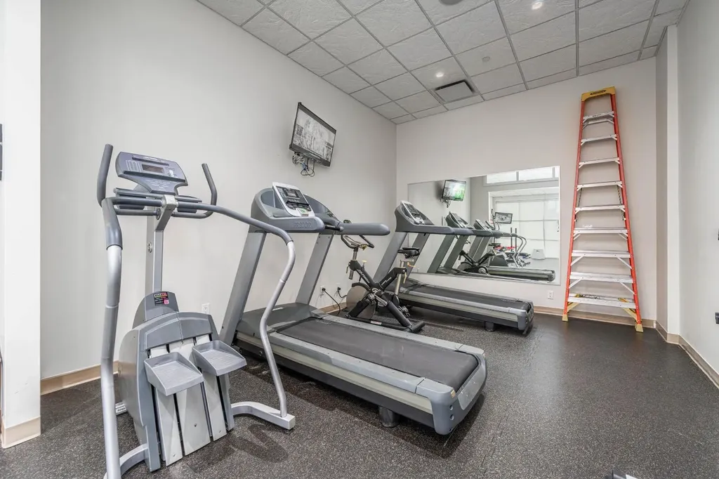 530 12 Avenue SW Calgary AB T2R 0B1