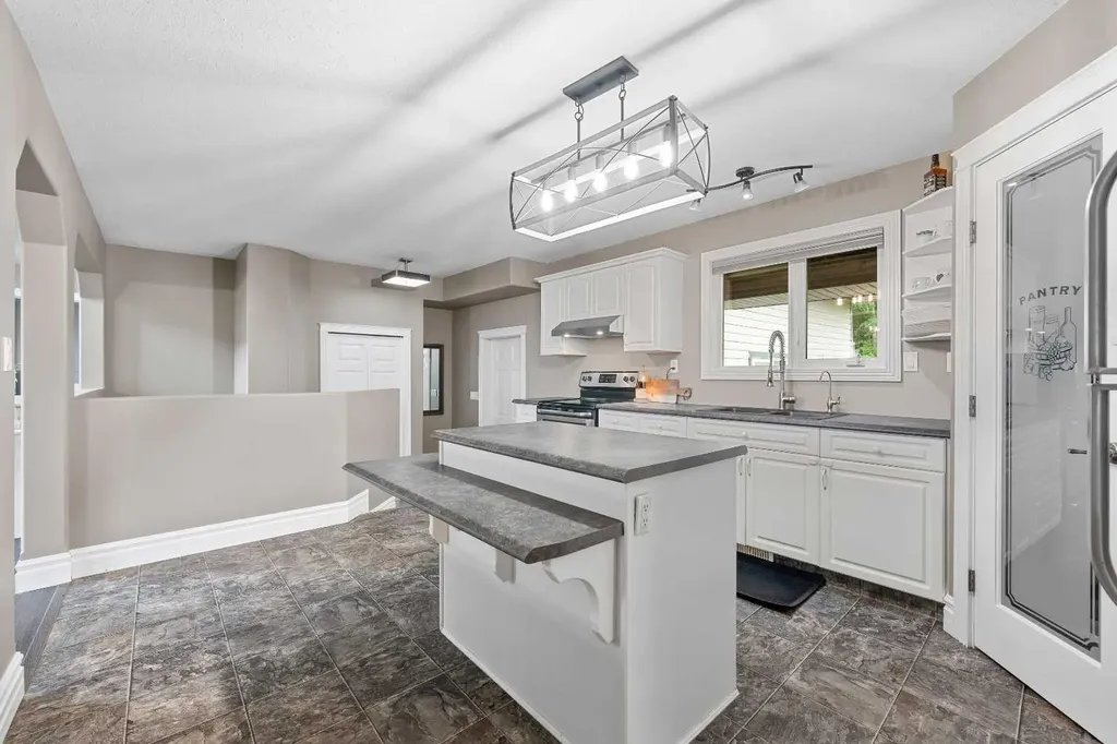 214 Hill Avenue Greenstreet SK S9V 0X7