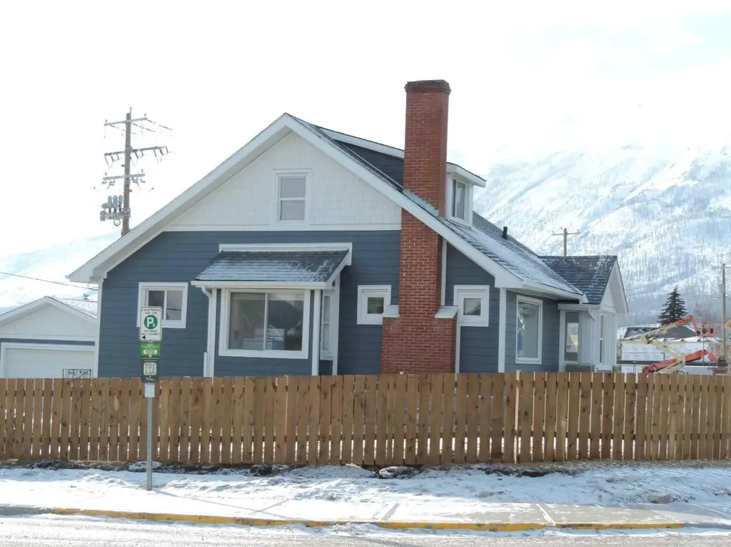 701 Geikie Street Jasper AB T0E1E0