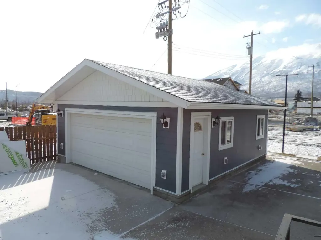 701 Geikie Street Jasper AB T0E1E0