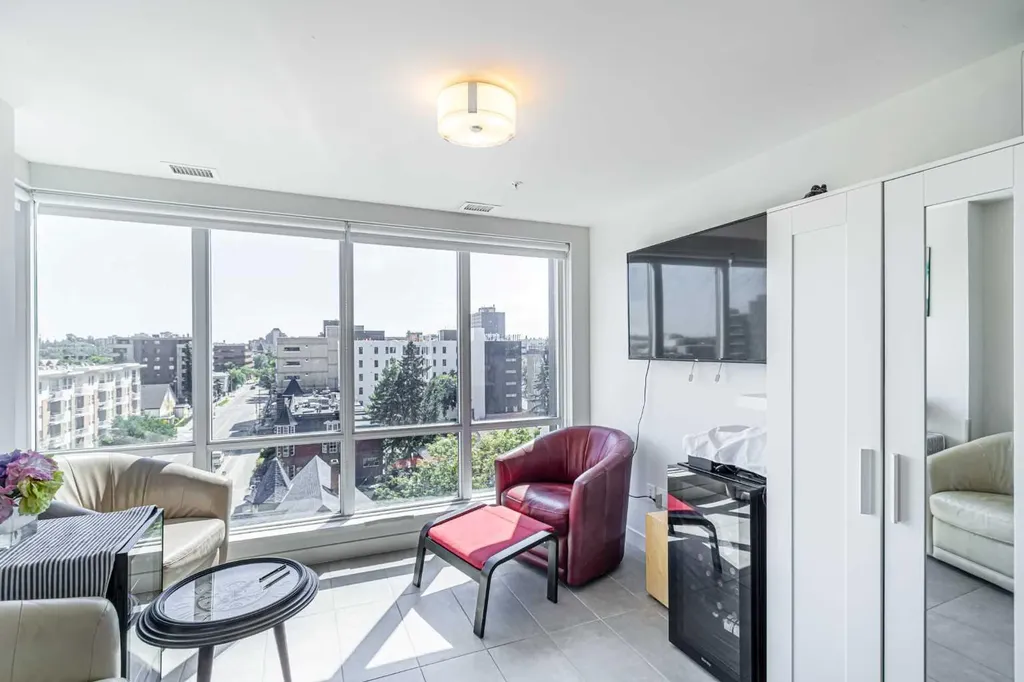303 13 Avenue SW Calgary AB T2R0Y9